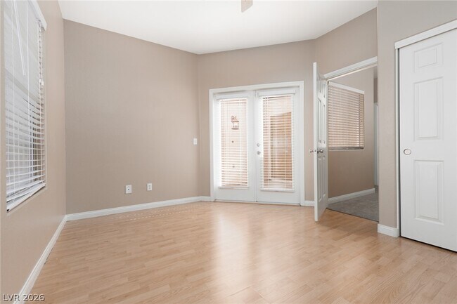 Building Photo - 5432 N Roaring Surf Dr