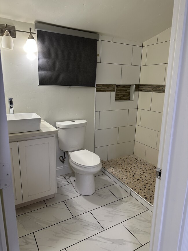 1st bathroom - 4404 Lantana Ave