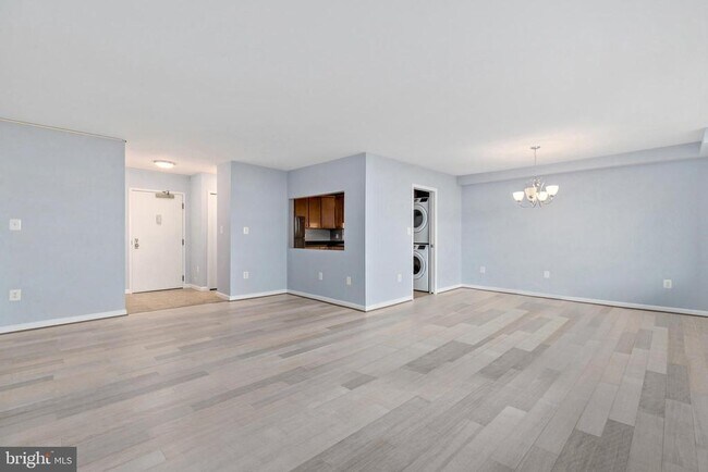 Building Photo - 3705 S George Mason Dr