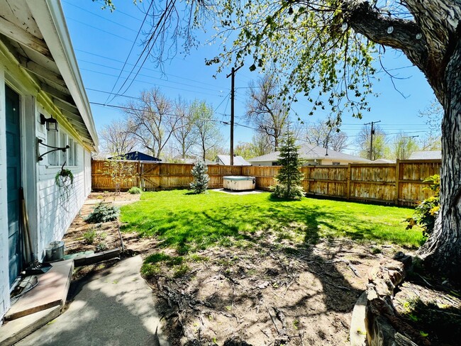 Building Photo - $0 DEPOSIT OPTION, CHARMING 3 BED 2 BATH TRADITIONAL BRICK HOME!! HUGE YARD, DETACHED GARAGE, COM...