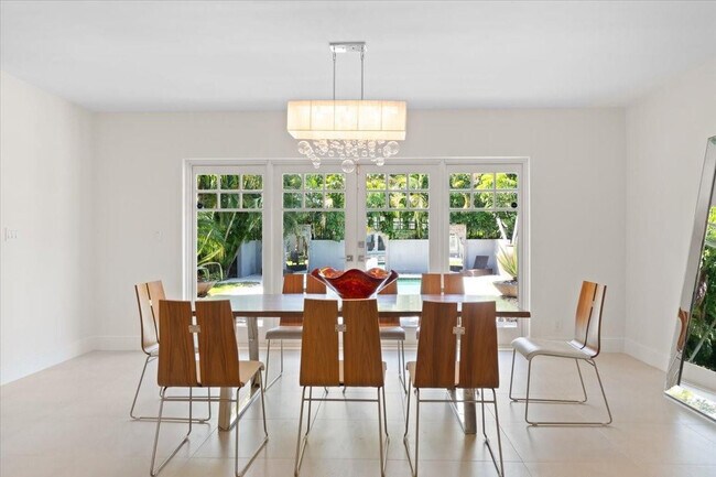 Building Photo - 1635 Seabreeze Blvd