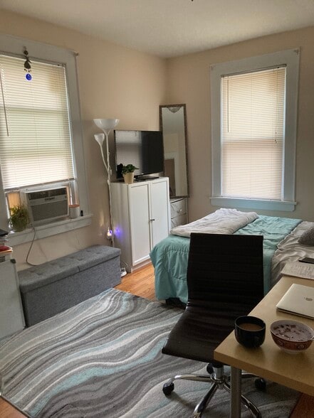 Building Photo - 326-1 Wayne St