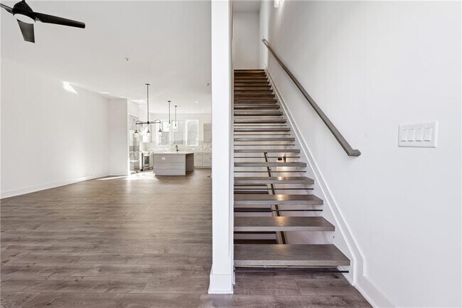 Building Photo - 1207 Chelsea Cir NW