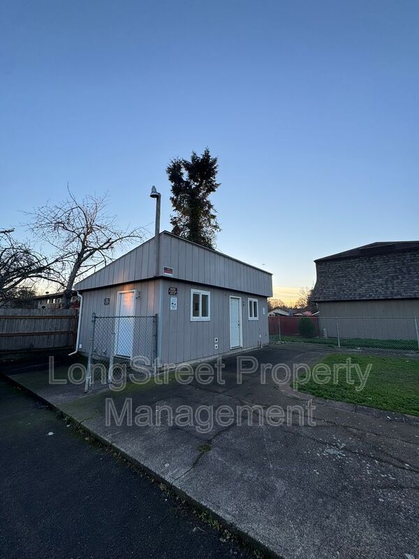 Building Photo - 970 NW Garfield Ave