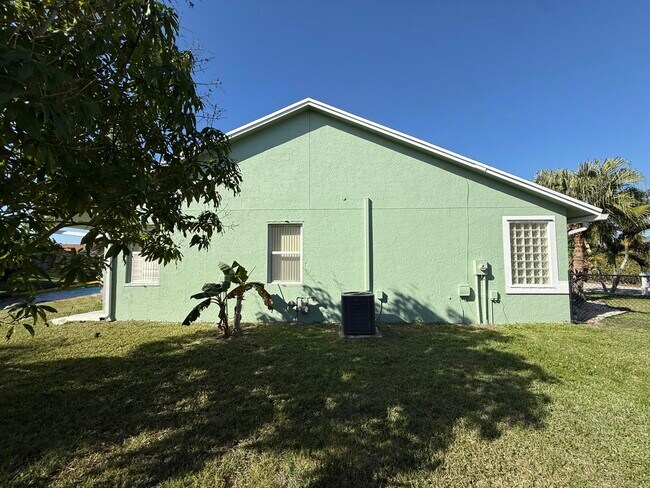 Building Photo - 1168 Hatteras Cir