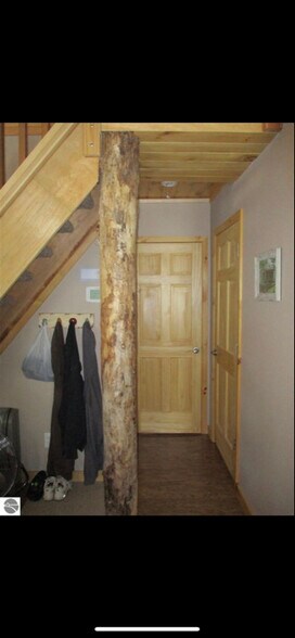 Building Photo - 1038 Wintergreen St