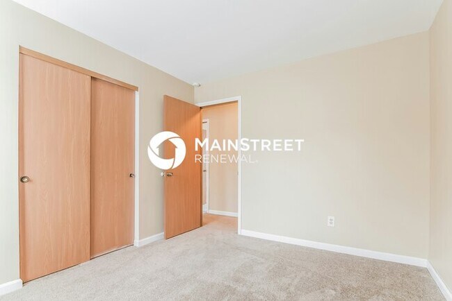 Building Photo - 3 Bedroom Pet-Friendly Home in Florissant, MO with Main Street Renewal