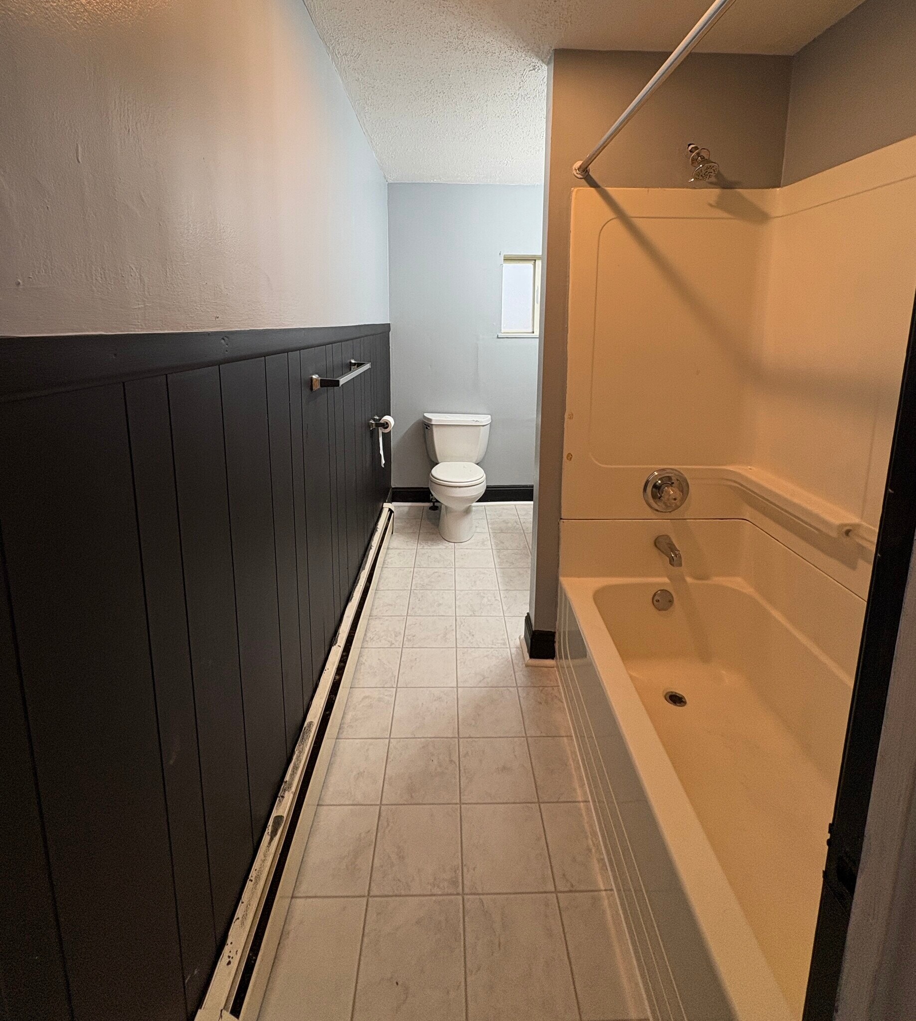 Building Photo - 403 Ormsby Ave