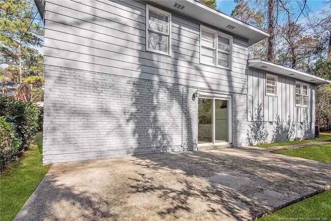 Building Photo - 1401 Briarcliff Dr