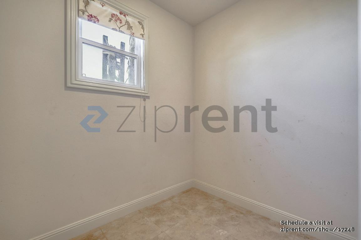 Building Photo - Unit