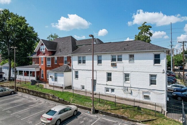 Building Photo - 1213 Laurel Ave