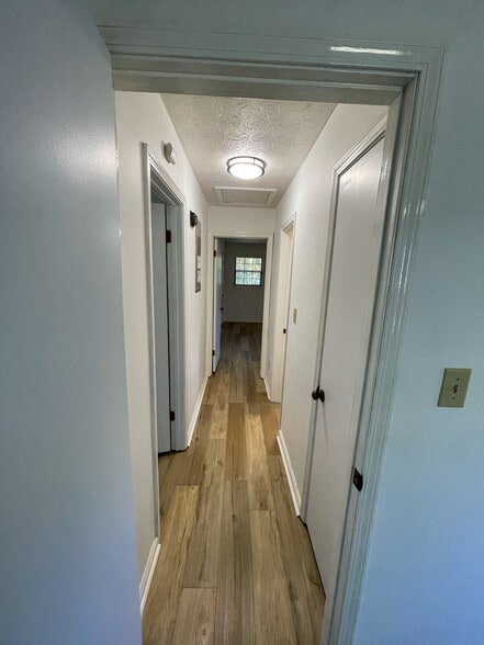 Building Photo - 1043 Chestnut Oak Ct NE