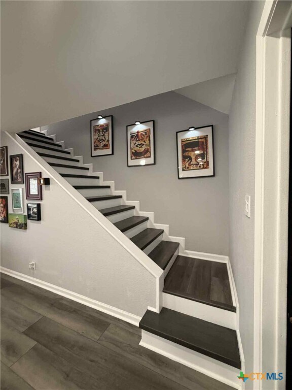 Building Photo - 7255 Woodlake Cir