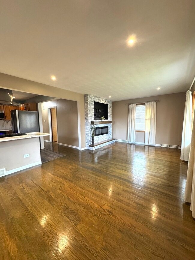 Building Photo - 3133 21st Pl