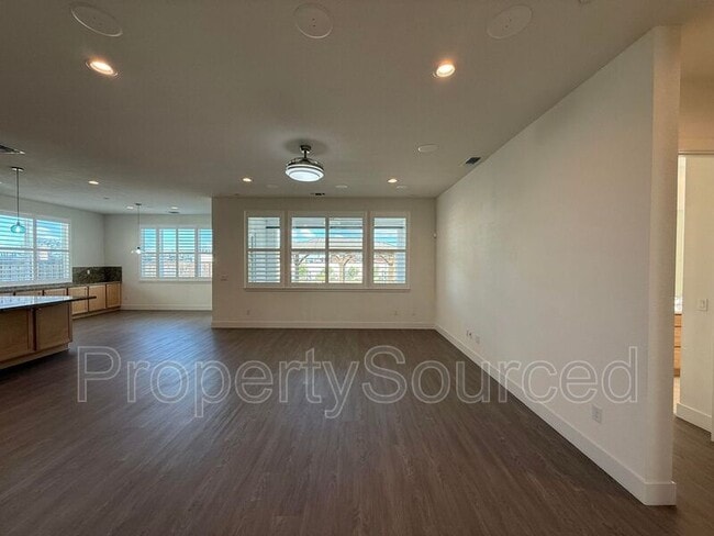 Building Photo - 1136 Crescent Ave