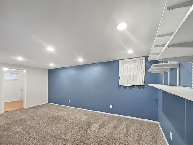 Building Photo - $0 DEPOSIT OPTION. SPACIOUS 4-BEDROOM, 2-B...