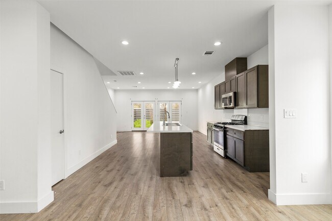 Building Photo - 2202 Wavell St