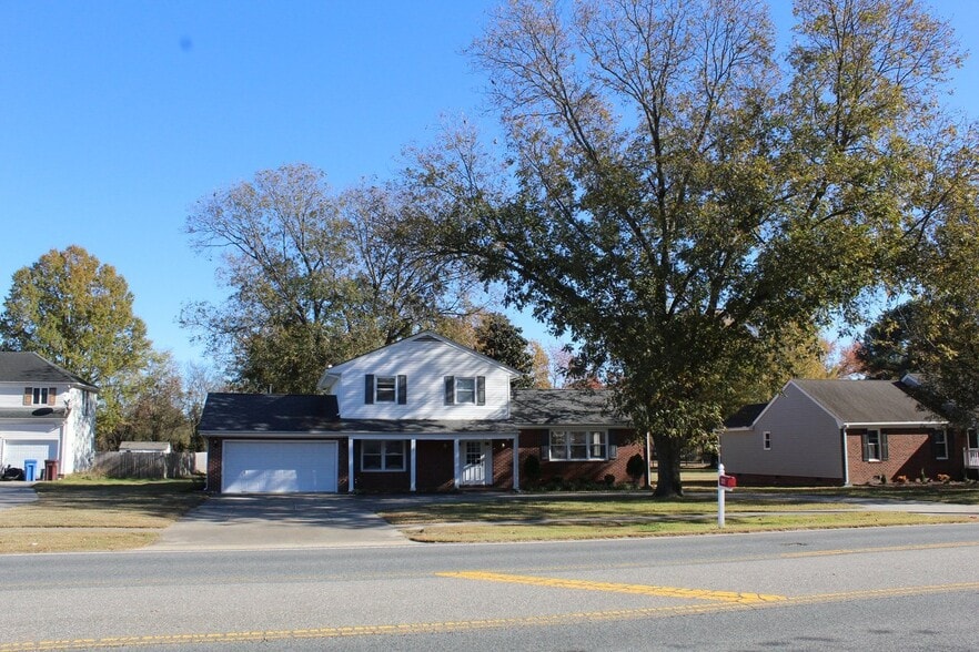 Building Photo - 3213 Tyre Neck Rd