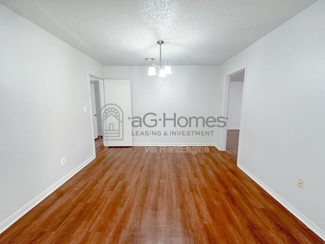 Building Photo - 3032 NW 70th St