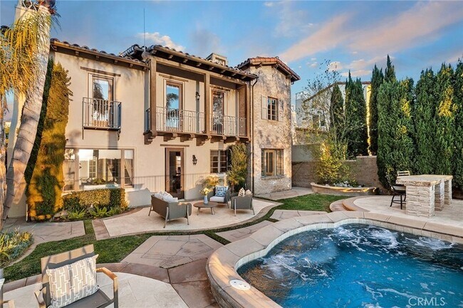 Building Photo - 33 Tall Hedge