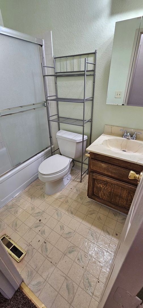 Building Photo - For Rent 3 bedroom 2 bath 2 car garage, Mi...