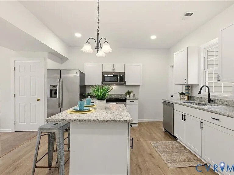 Building Photo - 724 Wilson St