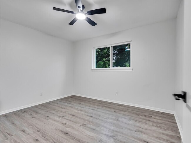 Building Photo - 4023 Laverock Rd