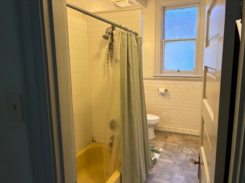 bathroom - 447-1 S Atlantic Ave