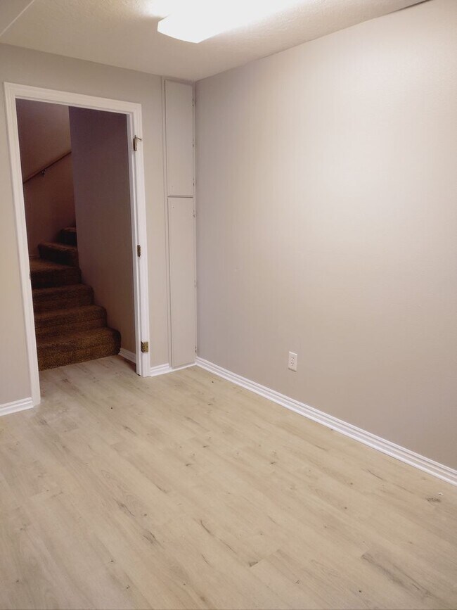 Building Photo - Beautiful Bloomington Hills Home