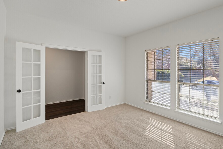 Building Photo - 1111 Devonshire Dr