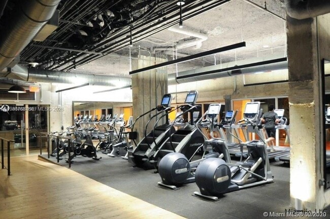 Building Photo - 2301 Collins Ave