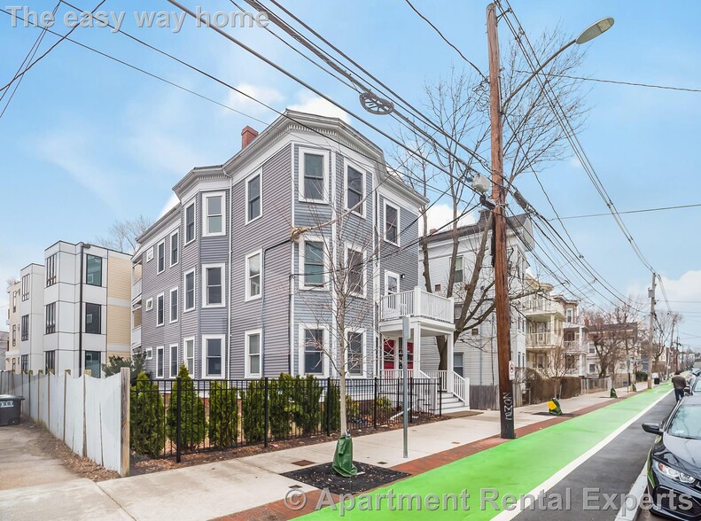 Building Photo - 318 Beacon St