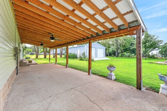 Building Photo - 2504 Angelyn Dr