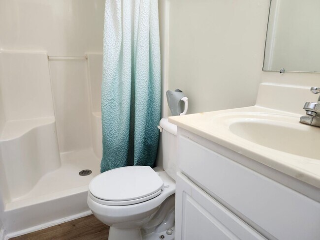 Building Photo - For Rent: Harrisonburg 3 BR, 2.5 Bath Townhouse