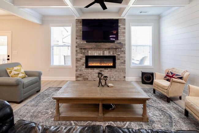 Building Photo - ONE MONTH FREE ON A 14 MONTH LEASE SPECIAL!! TOUR TODAY!