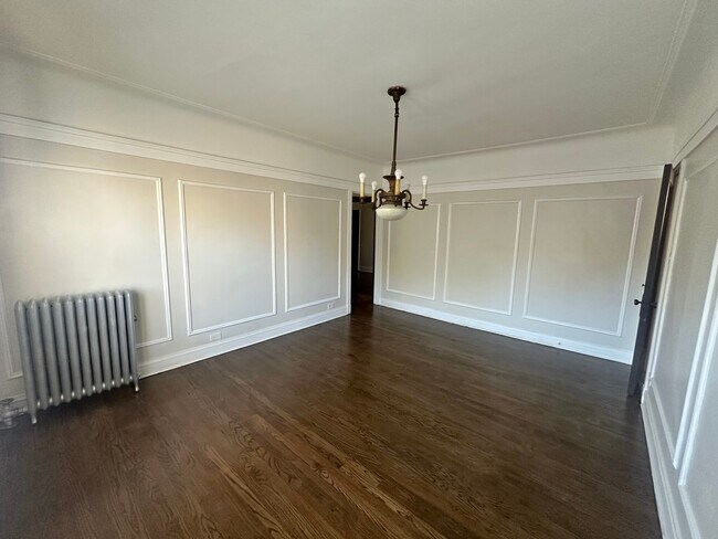 Building Photo - 1310 W Thorndale Ave