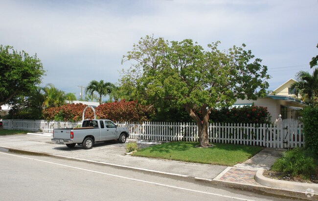 Primary Photo - 4228 Sea Grape Dr
