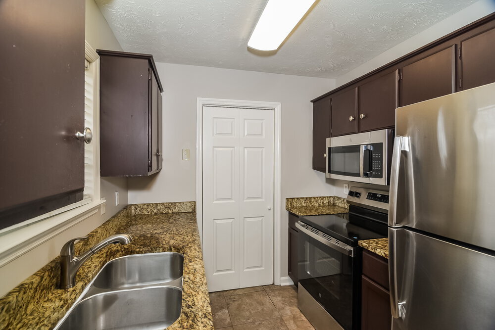 Building Photo - 425 Jonesboro Ct