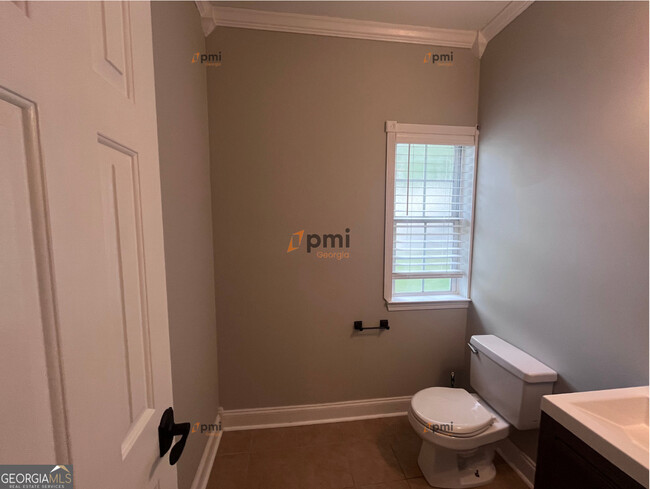 Building Photo - 529 N Fairfield Dr