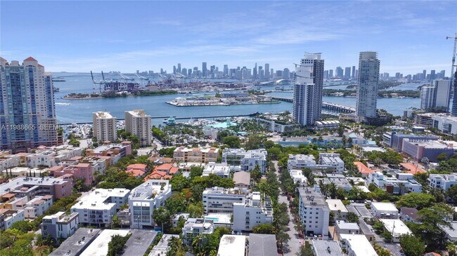 Building Photo - 225 Collins Ave