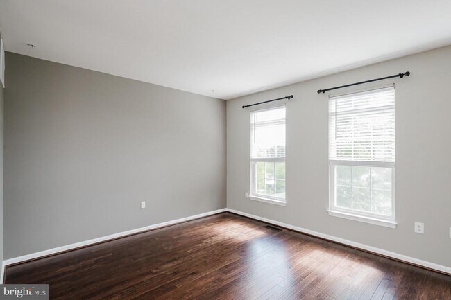 Building Photo - 557 Rhapsody Ct