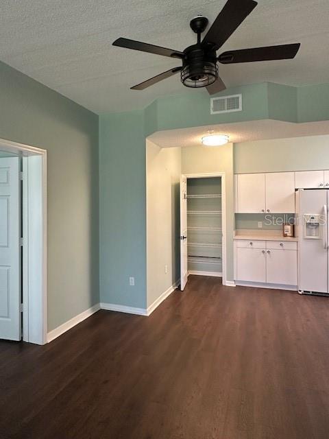 Building Photo - 4240 Central Sarasota Pkwy