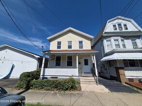 Building Photo - 556 N Main St