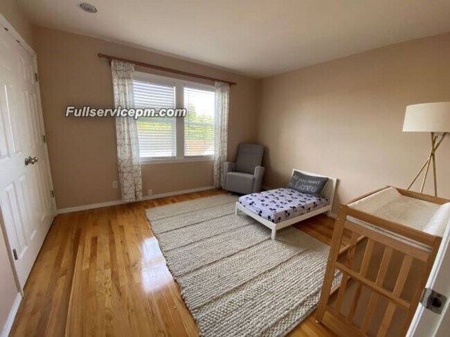 Building Photo - Beautiful Federal Way home you don't want to miss