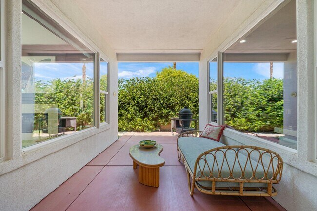 Building Photo - 61185 Soaptree Dr