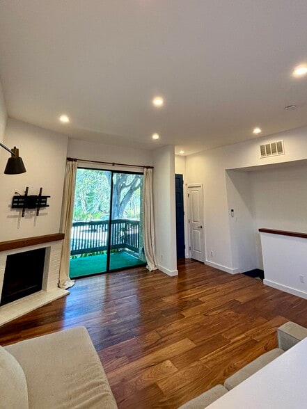 Living room - 840 20th St