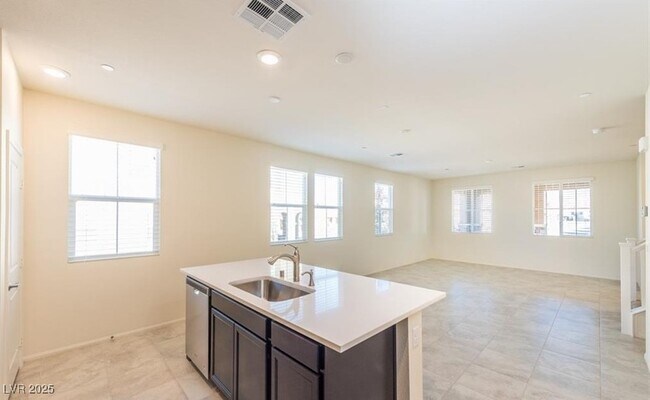 Building Photo - 2887 Starling Summit St