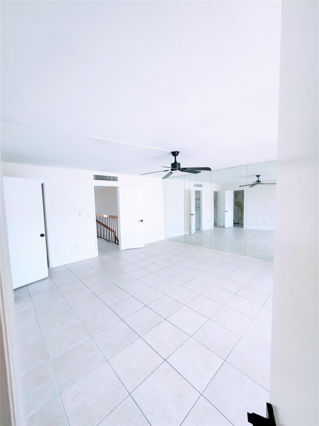 Building Photo - 793 NE 206th St