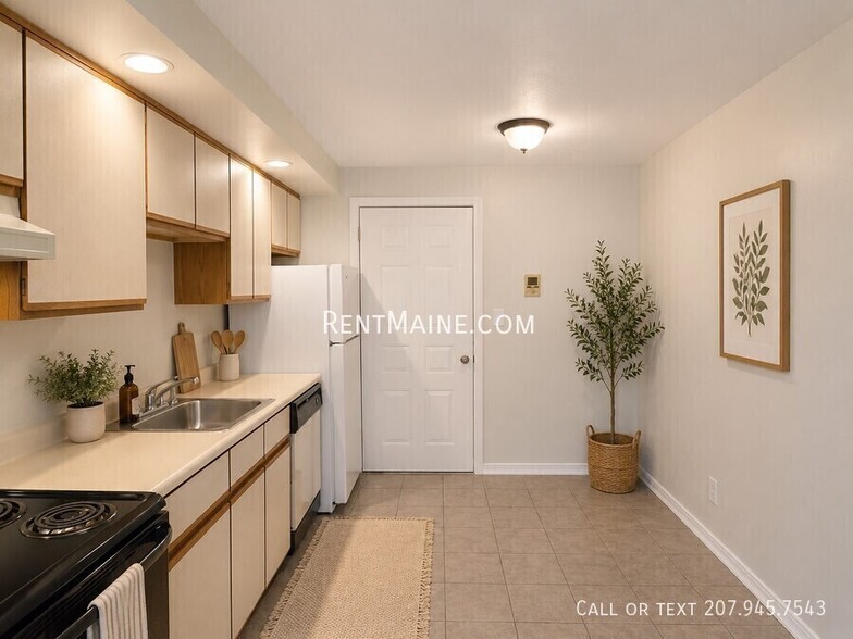 Building Photo - 20 Tall Pines Dr