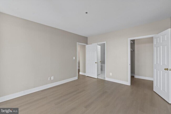 Building Photo - 100 Harborview Dr